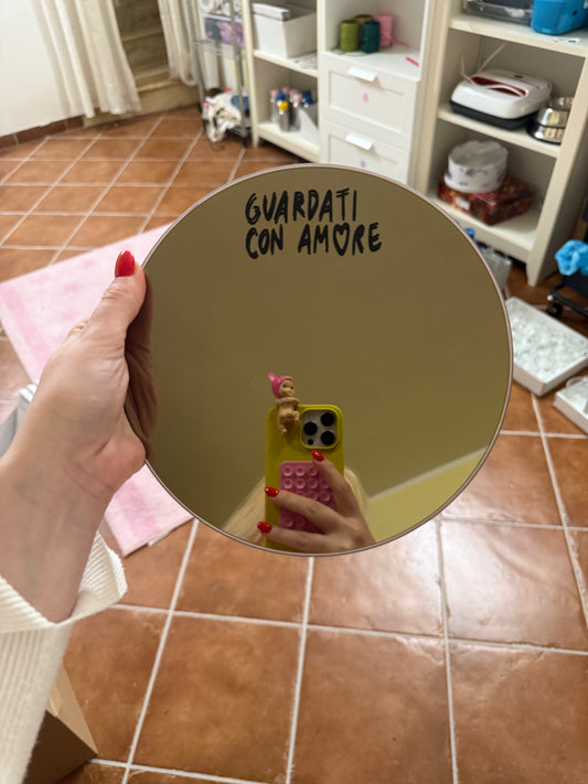 Specchio rotondo "guardati con amore"
